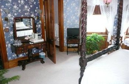 Maquoketa Bed & Breakfast | Squiers Manor B&B