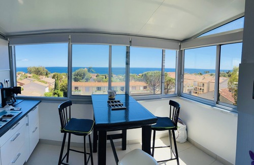 Saint-Aygulf Apartment | St Aygulf, couple, sea 200m away, panoramic view from Esterel to the Issambres hills