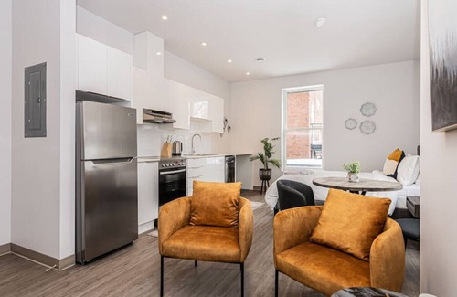 Plateau Mont Royal Apartment | St-Denis 209 · Amazing New Apartment Close to Mount Royal (Le Plateau) by Denstays