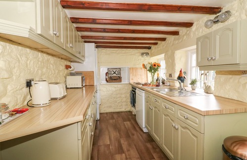 Bedale Cottage | ST EDMUNDS HOUSE, with hot tub in Crakehall