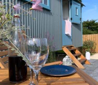 Saint Kew Apartment | St. Kew Shepherd Huts