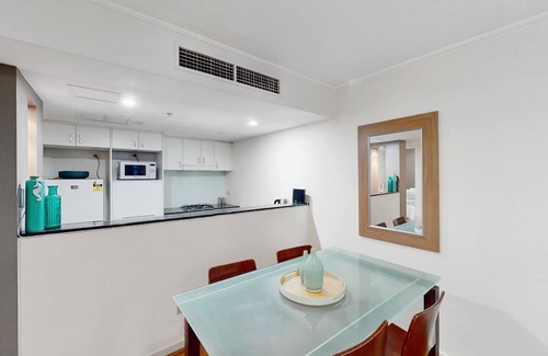 St. Leonards Apartment | St Leonards - ATCH9 - Atchison Street - Relaxed Central Apartment with Study, Gym Secure Parking