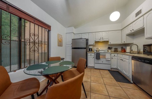 Menlo Park House | St. Mary's Gem/Cozy/1 BR 1 BA/Patio/Garage