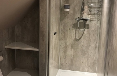 Lerwick Apartment | St Ninian's - sleeps 2 guests in 1 bedroom