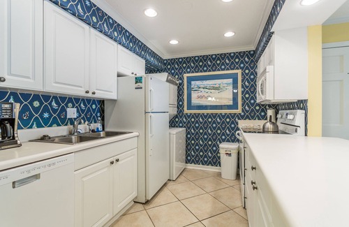 Demere Park Condo | St. Simons Island Village Area With Many Amenities. Pool, Tennis, Fitness Center and More