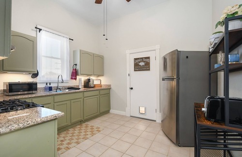 Vallejo House | ~ St. Vincent Hills ~ Walk to Farmers Market, SF Ferry Terminal, & Downtown ~