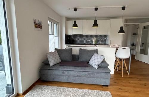 Aschach Apartment | Stadt & See - neuwertige Ferienwohnung