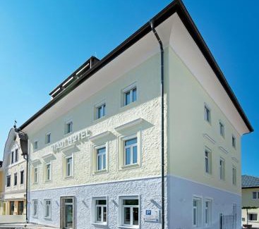 Oberndorf bei Salzburg Hotel | Stadthotel Oberndorf - 24h Self Check-In Terminal