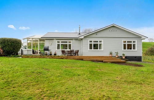 Apiti House | Staghead Cottage - Manawatu Holiday Home