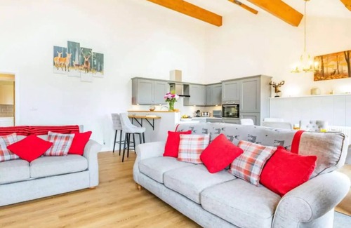 Sherborne House | Stags Barn - Luxury 5* Dorset barn conversion with private hot tub