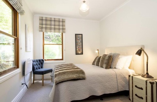 Arrowtown House | Stags Head Cottage-cosy cottage with hot tub