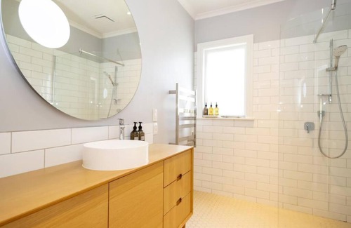 Arrowtown House | Stags Head Cottage-cosy cottage with hot tub