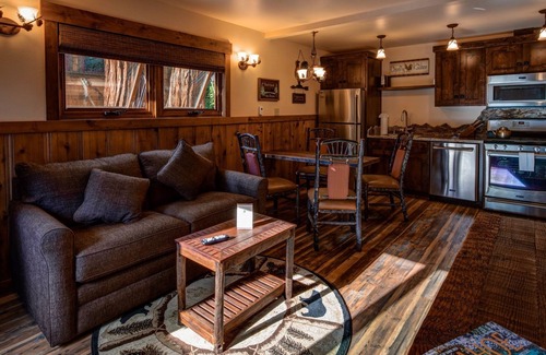 Tahoe Vista Cottage | Standalone Fireplace Cottage