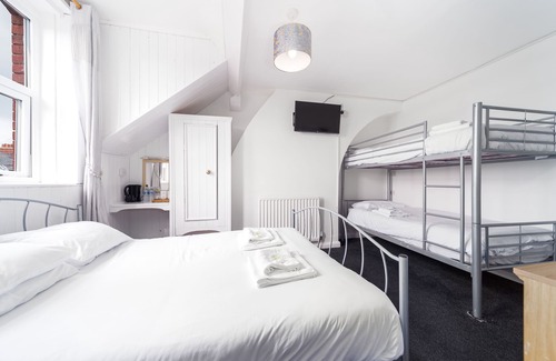 West Cliff Hotel | Standard Double & Single Bed, Ensuite