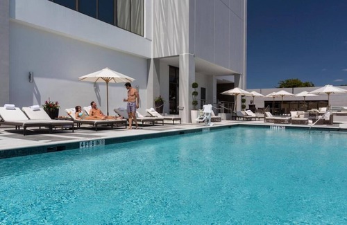 Miami Springs Apartment | Standard King Room Near Chase Bank MIA
