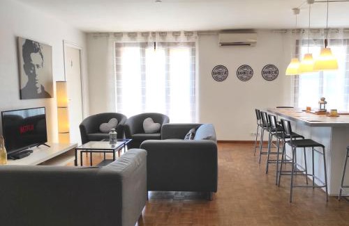 La Villette Apartment | Standing, 3 chambres, clim et garage priv proche Panier et Terrasses Port