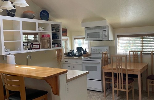 Jacksonville Cottage | Standish Cottage is Creekside