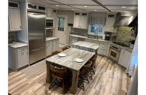 Stanley Cabin | Stanley Hollow - 60 Acres, Starlink Satellite WiFi, 2 miles of private hiking