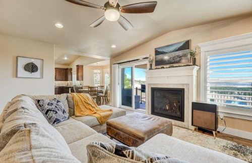 Palmer Lake Villa | Stargazer Paradise - Top Spot Hot Tub Gym Man Cave