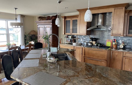 Elkton House | Starlight Waterfront Retreat: 3 bed 2.5 bath home with separate apartment rental