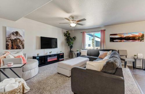 Rustic Hills House | Starlink Station - Modern furnishings, w Fire Pit - Near Airport