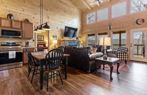 Frenchburg Cabin | Starway to Heaven Cabin at Red River Gorge - Hot Tub - Great View