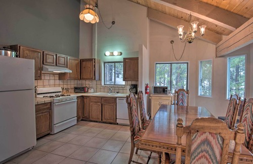 Tahoe Village Cottage | Stateline Ski House: Walk to Boulder Lift!