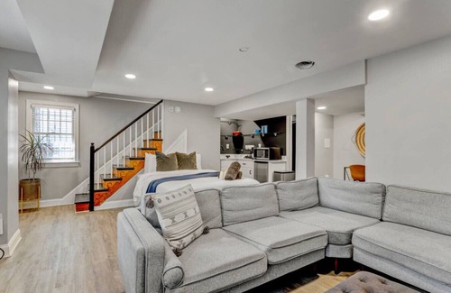 Washington House | Stately Studio Apartment