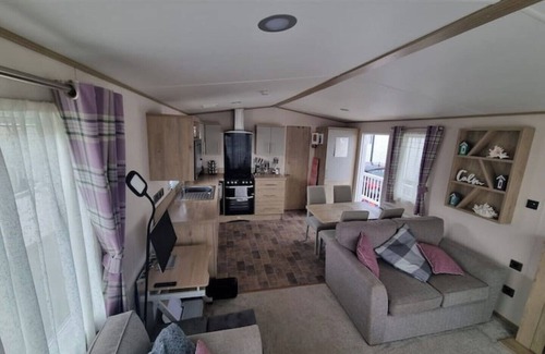 Felixstowe House | Static Caravan next to the Beach & Nature Reserve