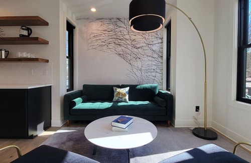 Jacksonville House | Station House Suite B~Downtown Jacksonville~Rooftop Patio~Walking Distance to Britt!