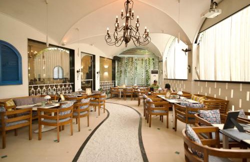 Kanpur Hotel | Status Club Resort