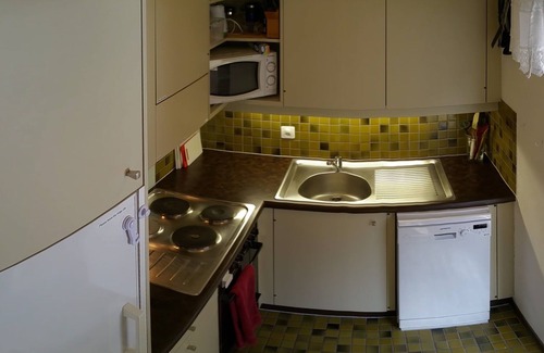 Lauterbrunnen Apartment | Staubbachfall opp. 1 Br max 4, 50mbus, quiet, own 24/7laundry, carport ⭐