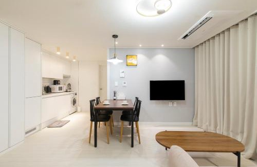 Cheongpa-dong Apartment | Stay Andante, 3BR, 3min walk from Seoul Station, AC in All Rooms #공항철도 #공항버스
