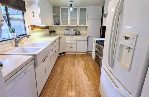 Allyn-Grapeview House | Stay By The Bay