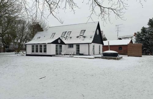 Gudbjerg Sydfyn House | Stay Comfortably In Scenic Surroundings