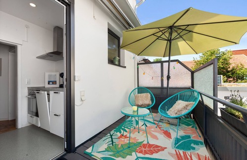 Aschaffenburg Apartment | Stay-COZY! City apartment with box-spring bed in the pedestrian zone incl. parking space