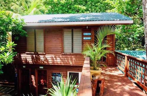 Antoneys Cay Apartment | Stay & Dive with Beautiful Ocean Views, steps to the waters edge!