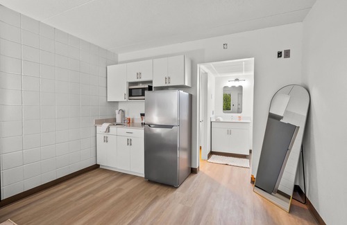 Cedar Falls Apartment | Stay Downtown Free Gated Parking Renovated Studio! 515