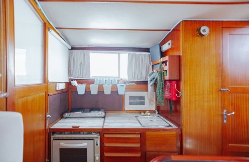Albufeira Boat Rental | Stay in a Yacht: Your Exclusive Retreat in Algarve