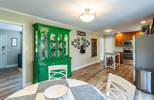 Franklin House | Stay in Franklin - Contact-free check-in- house - fire pit & grill