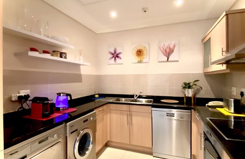 Victoria and Alfred Waterfront Apartment | Stay in Style: Waterfront Marina, Gulmarn