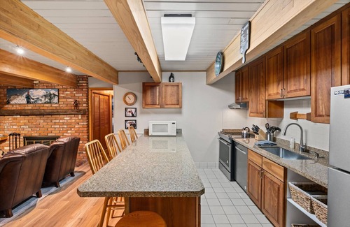 Aspen Condo | Stay In The Heart Of Aspen! Steps to Gondola, Shops, Dining. Wood FP, W/D, First Floor Easy Access!