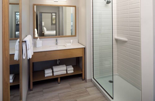 Orono Hotel | Stay in the Heart of UMaine with Access to its Amazing Facilities! Parking