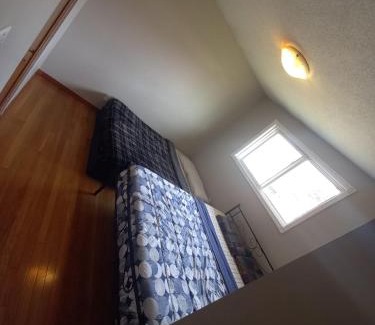 Kitchener House | Stay in Waterloo-Kitchener-Downtown-FREE WIFI & PARKING