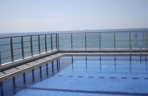 Kollupitiya Apartment | Stay next to the sea but central to all your need.