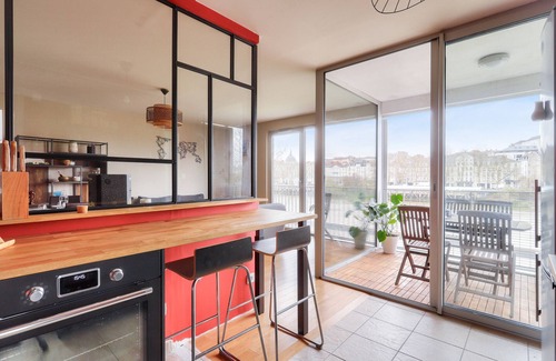 Republique - Les Ponts Apartment | Stay on the Ile de Nantes overlooking the Loire