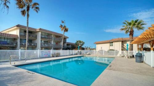 Port Aransas Apartment | Stay Palm by AvantStay Boardwalk Pool