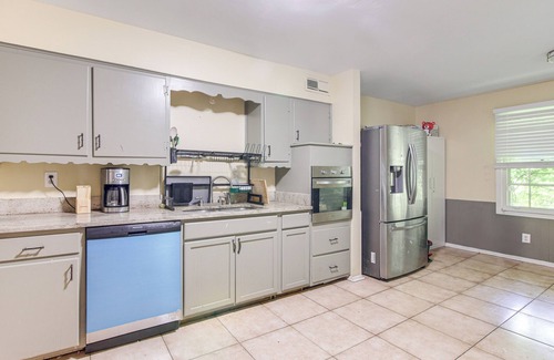 Ellendale House | Stay & Play in Memphis: Family Home w/Yard!