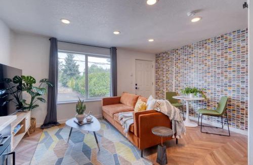 Woodstock Apartment | Stay Portland Collection - The Perfect Retro Portland Retreat - Vintage Shops