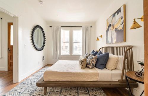 Uptown Apartment | Stay Portland - The Câlin & Magnifique Suite - NW 23rd Wonder